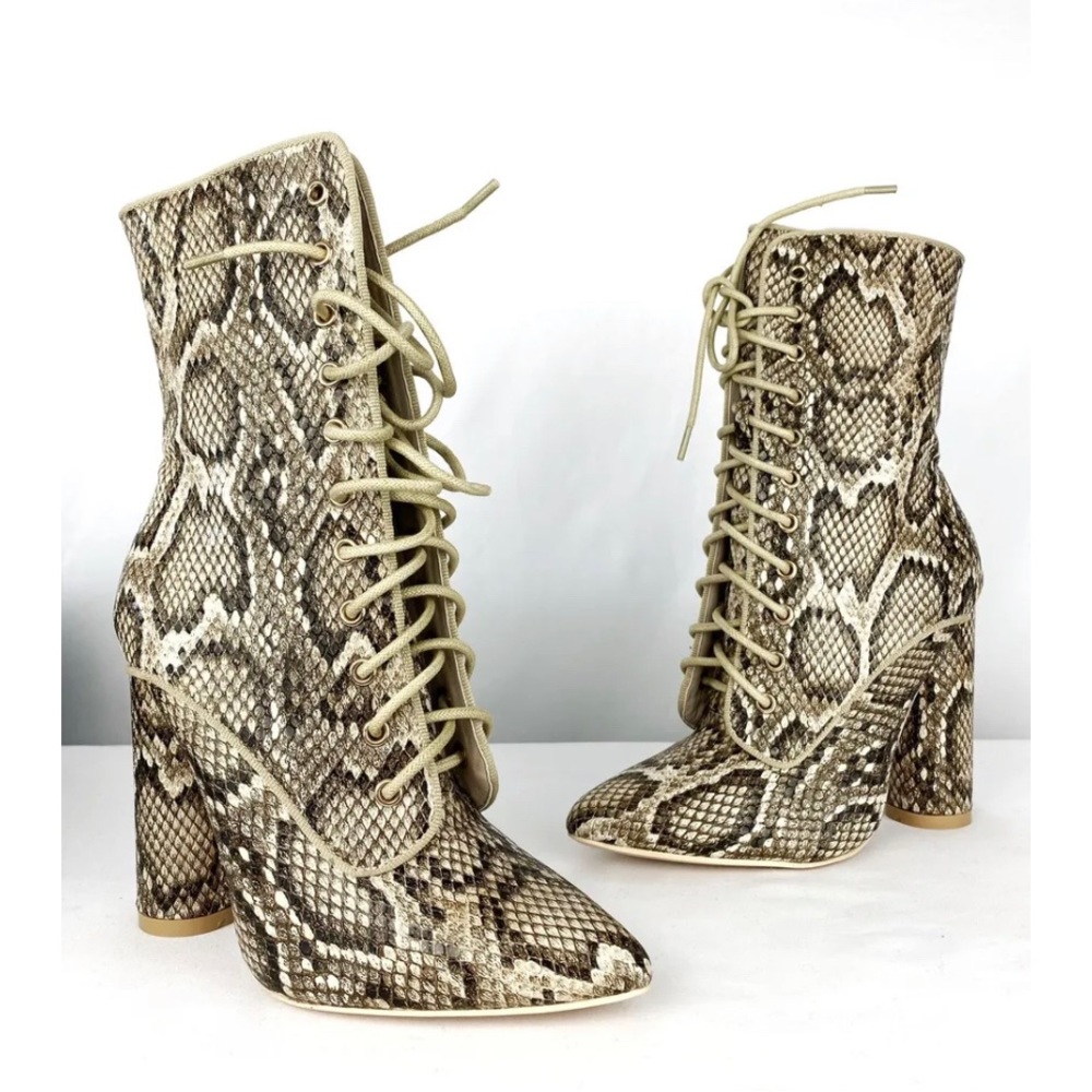 Fashion Nova Maggie 301 F Women’s Snakeskin Booties Sz 8.5